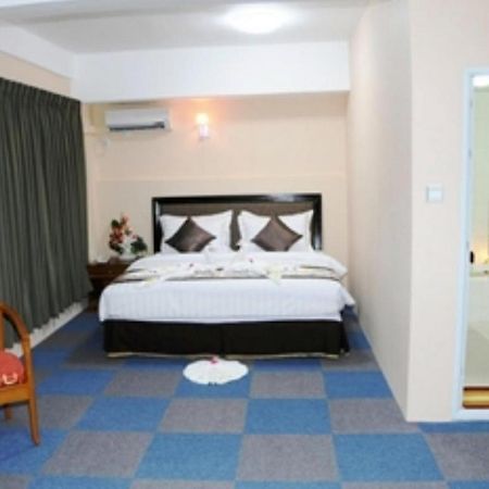 Hotel Bo Bo Min Rangoon Buitenkant foto